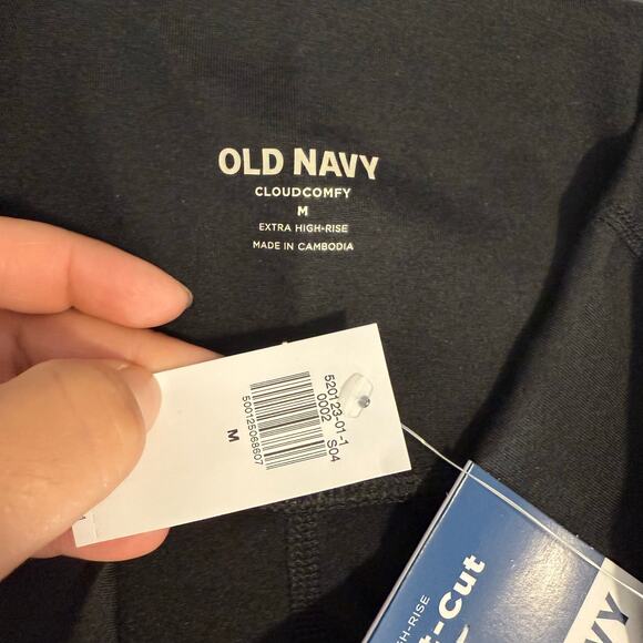 Old Navy Extra High-Waisted CloudComfy Boot-Cut Leggings, Medium - Picture 4 of 5